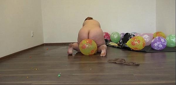  A fat girl in pantyhose sits down on balloons and pisses